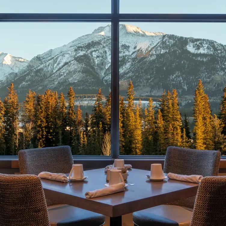 The Stirling Dining Room and Lounge
