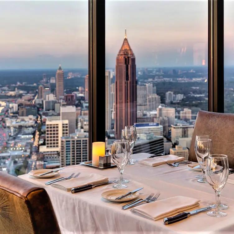 The Sun Dial Restaurant, Bar & View