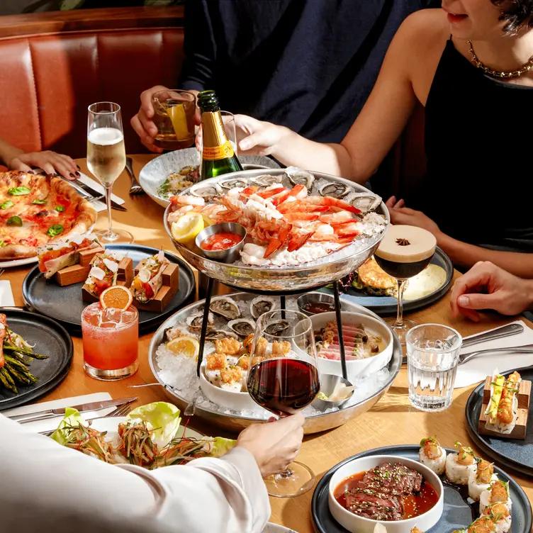 Earls Kitchen + Bar - Medicine Hat